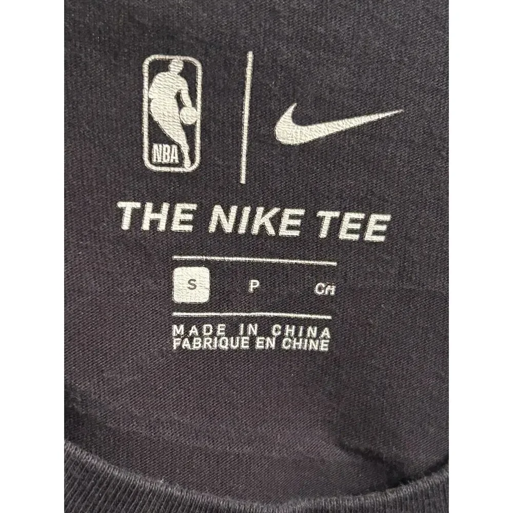 Philadelphia 76ers Sixers NBA Nike Long Sleeve T-Shirt The Nike Tee Men’s‎ Small